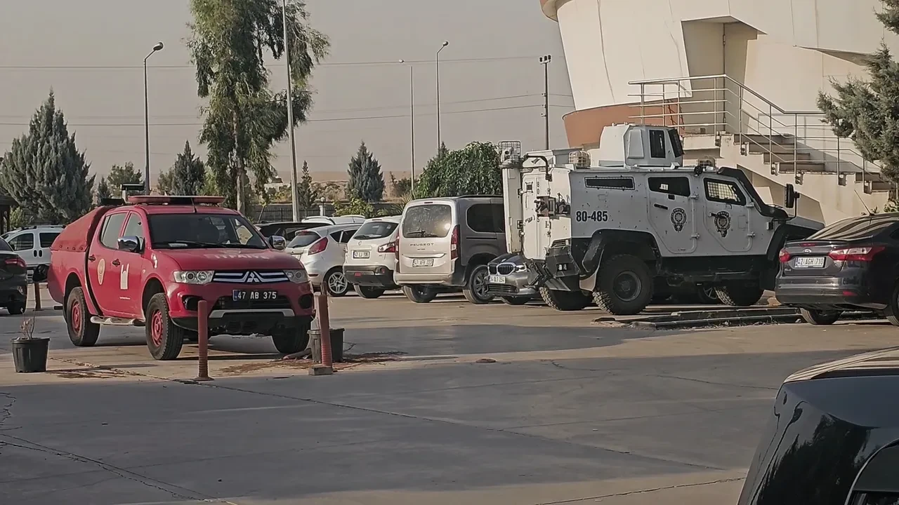 Mardin'de yangın bölgesinden acı haber: İtfaiye aracı meslektaşını ezdi