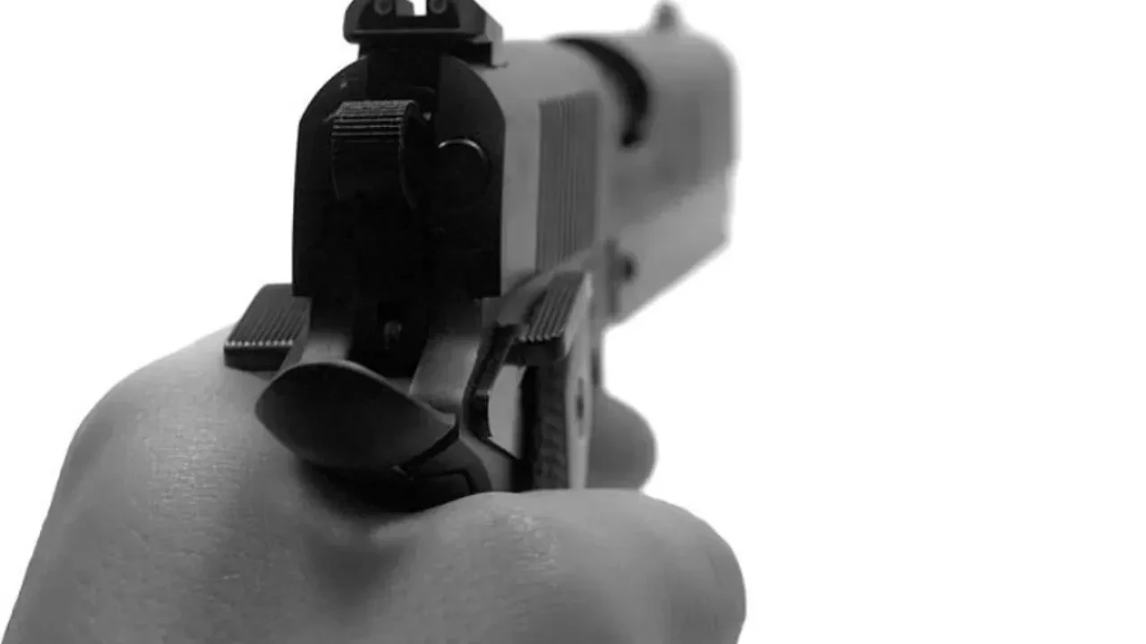 Yemek yerken kurşunların hedefi oldular! Kebapçıya saldırı