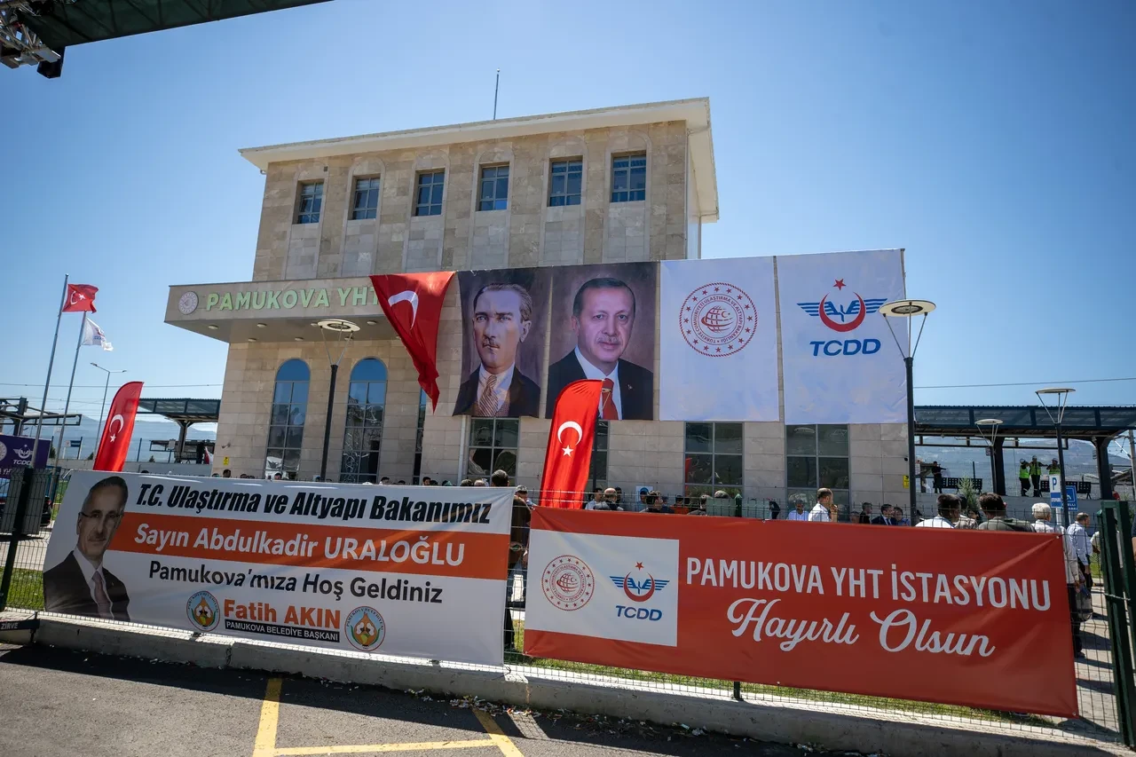 Ankara-İstanbul arası 4 saatin altına iniyor! Bakan Uraloğlu tarih verdi