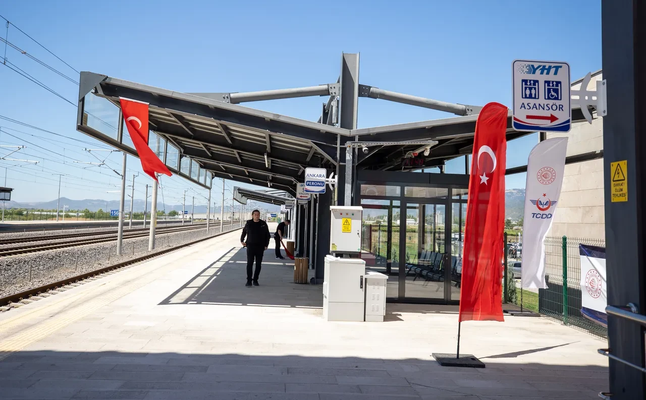 Ankara-İstanbul arası 4 saatin altına iniyor! Bakan Uraloğlu tarih verdi
