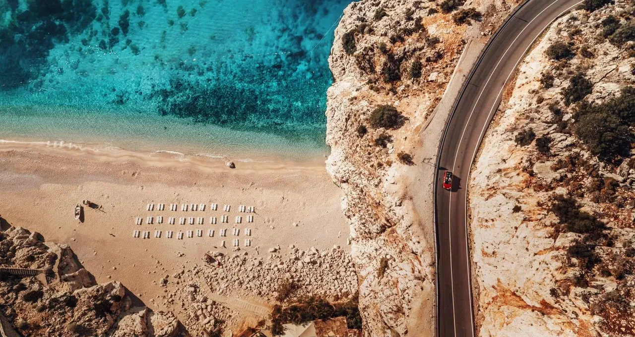 Bakan Ersoy açıkladı: İlk 6 ayda 25,7 milyon turist geldi