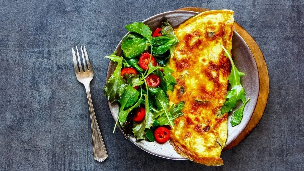 Bu tarifi yapmak için sabırsızlanacaksınız! Kahvaltıların yeni gözdesi çörekotlu yumurta