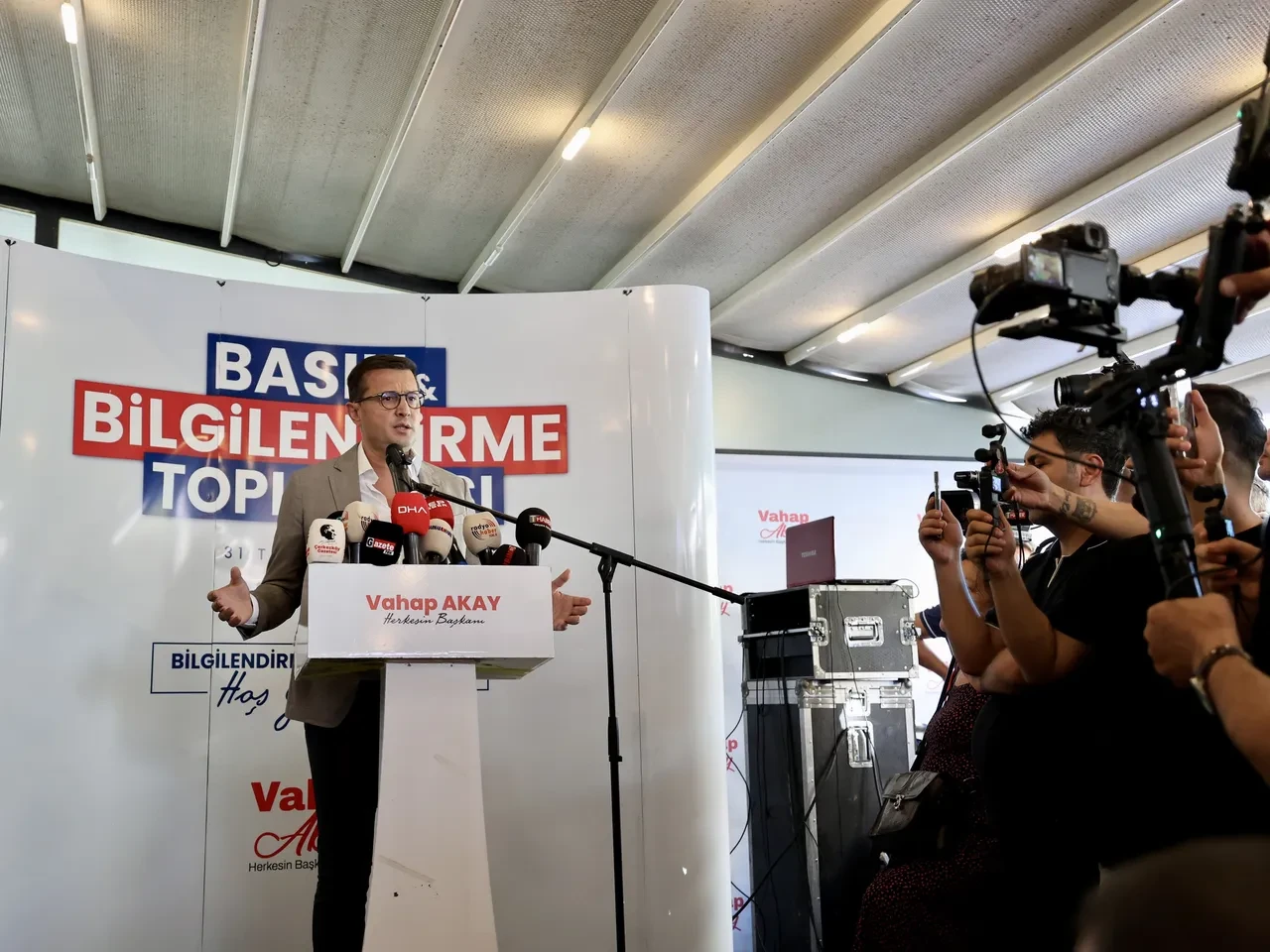 Çerkezköy Belediye Başkanı Vahap Akay CHP'den istifa etti: "Eş, dost, akraba" tepkisi