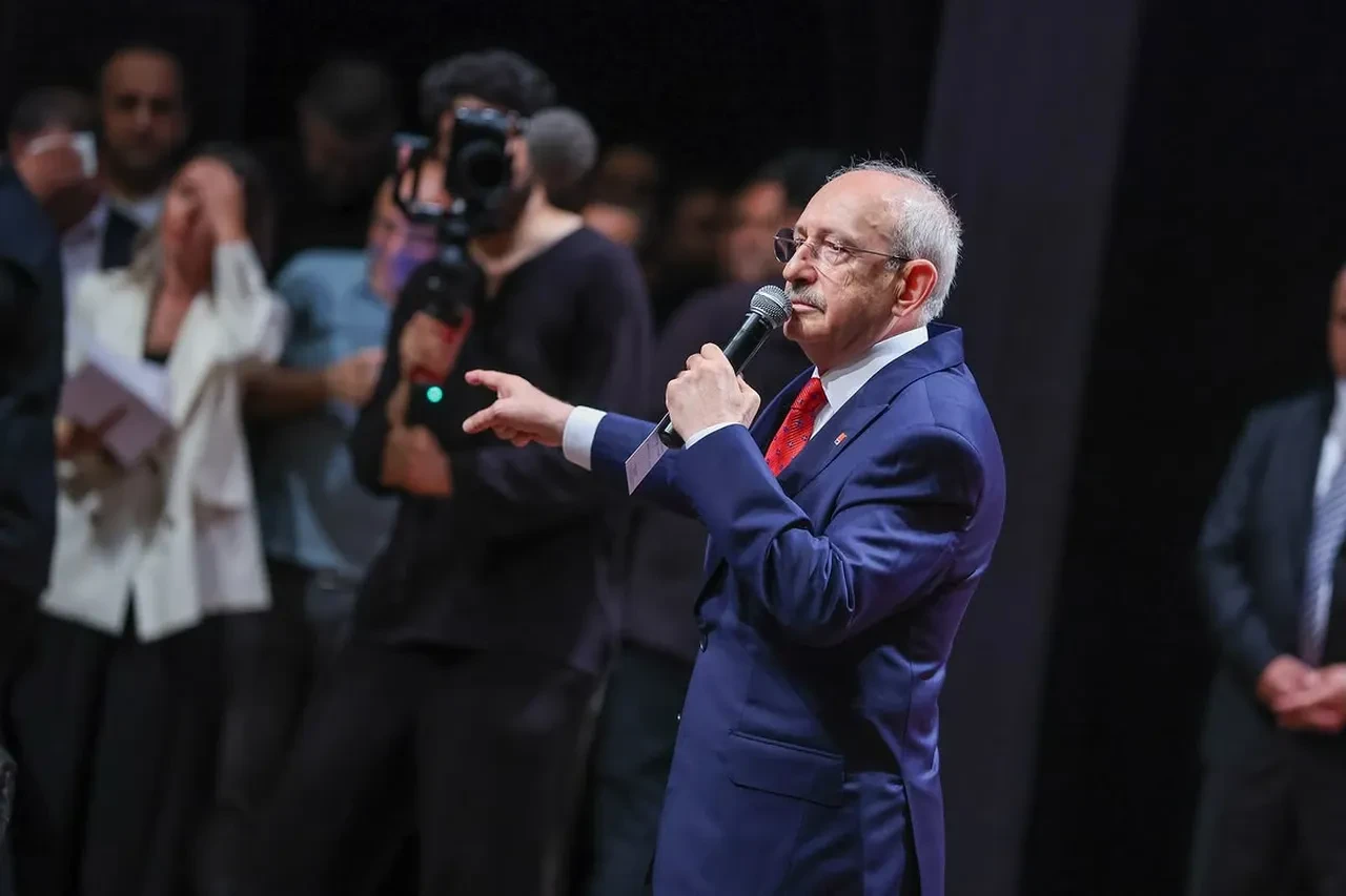 CHP'nin kapalı zirvesinde kriz! 44 vekilden 19 vekil katılmadı