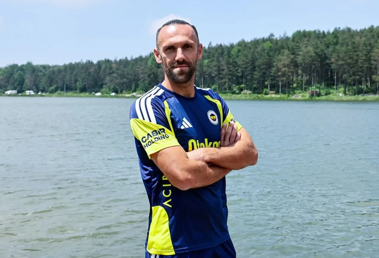 Fenerbahçe'de Sturm Graz maçı öncesi UEFA kadrosu değişikliği: Vedat Muriqi listede, sürpriz ayrılık!