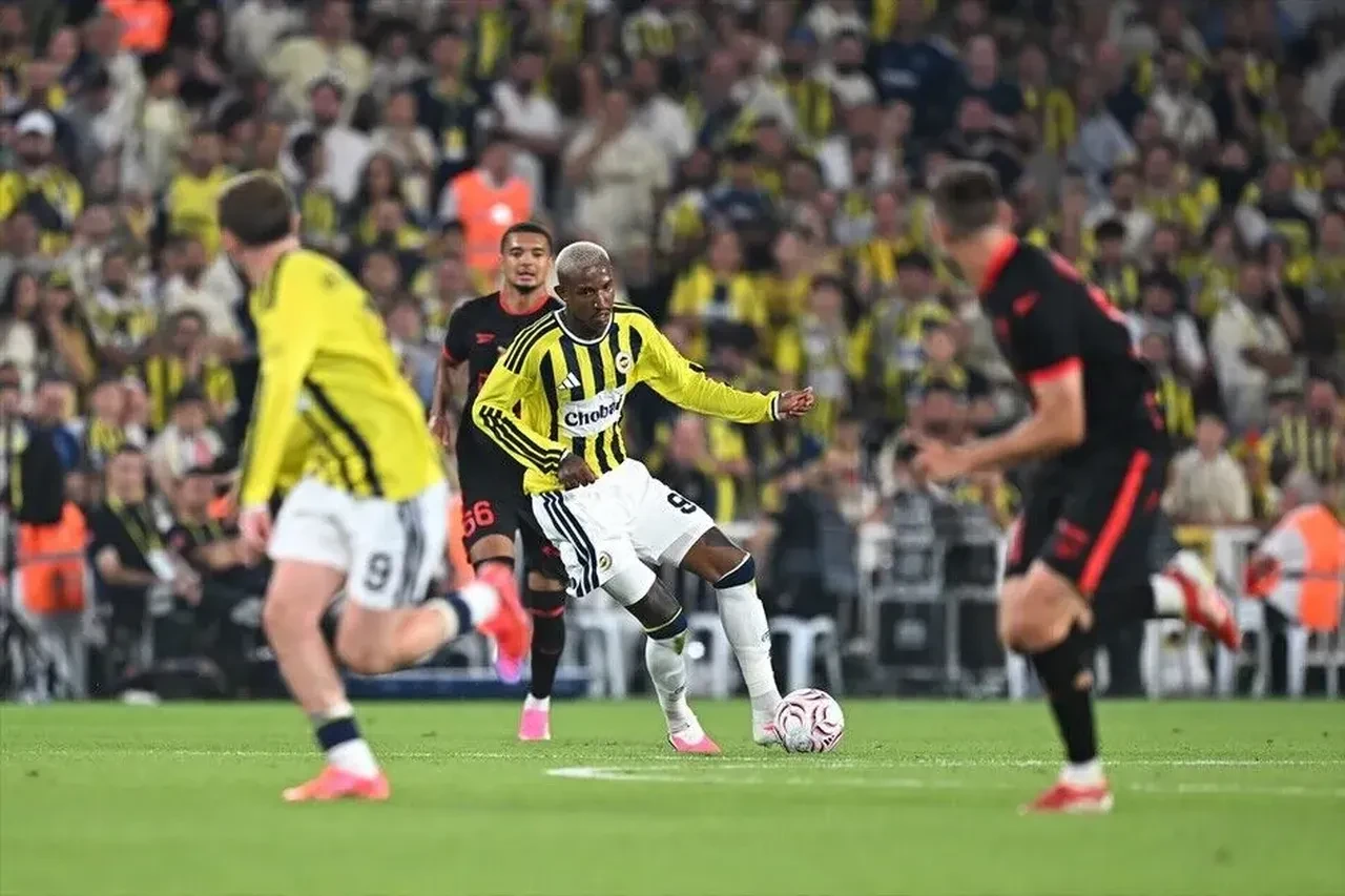Fenerbahçelilere transferde sürpriz gelişme! Yıldız golcü Romelu Lukaku Türkiye'ye geldi