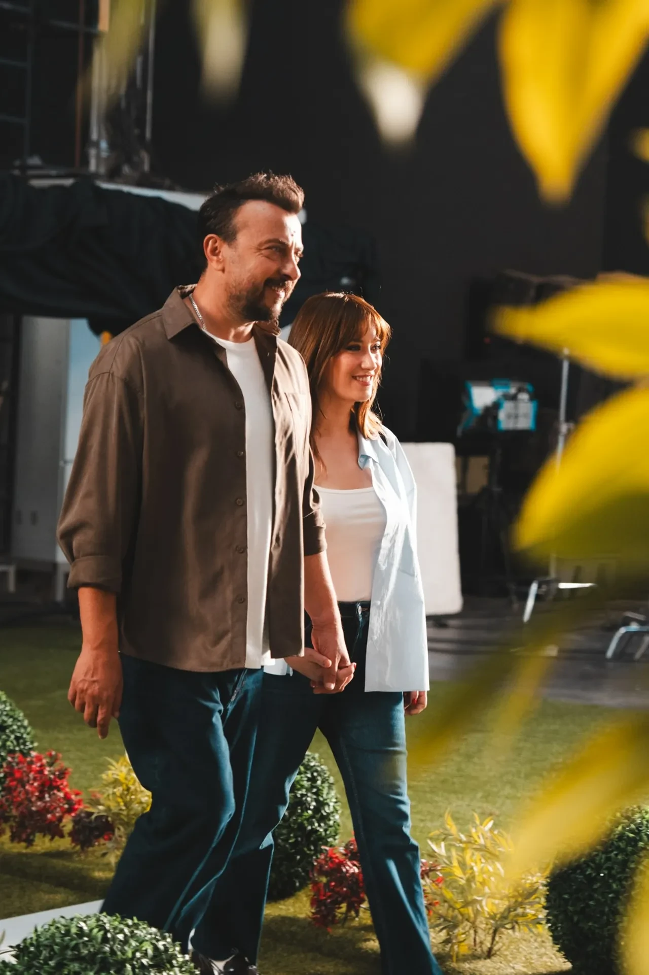 Hazal Kaya ve Ali Atay'dan merak uyandıran set kareleri! Yeni proje mi geliyor?