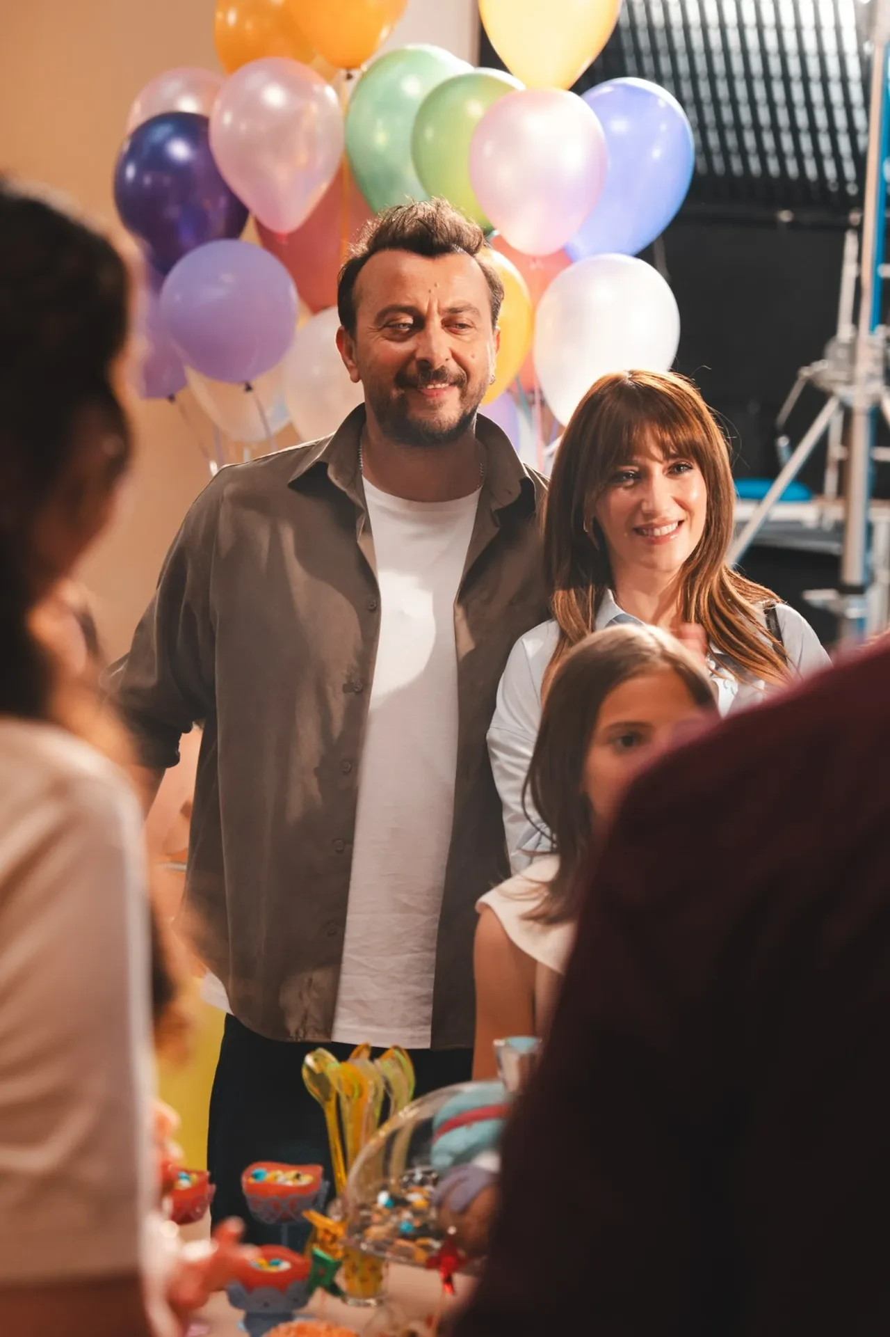 Hazal Kaya ve Ali Atay'dan merak uyandıran set kareleri! Yeni proje mi geliyor?