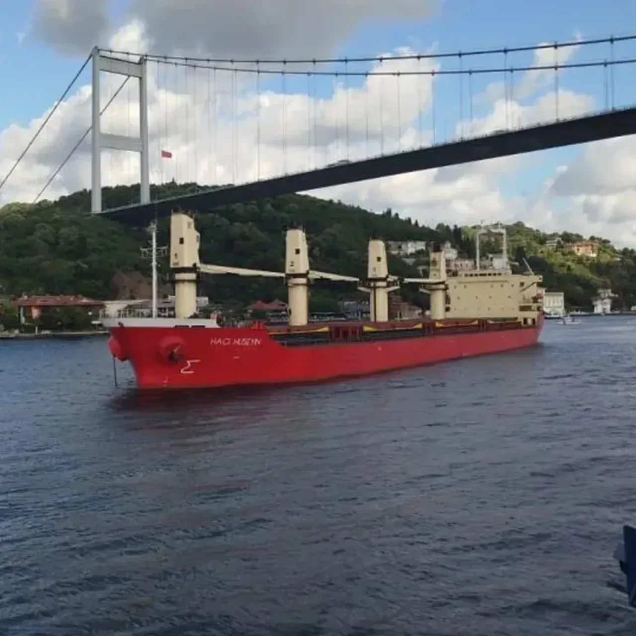 İstanbul Boğazı'nda Rusya'dan gelen yük gemisi arıza yaptı: Trafik çift yönlü durduruldu