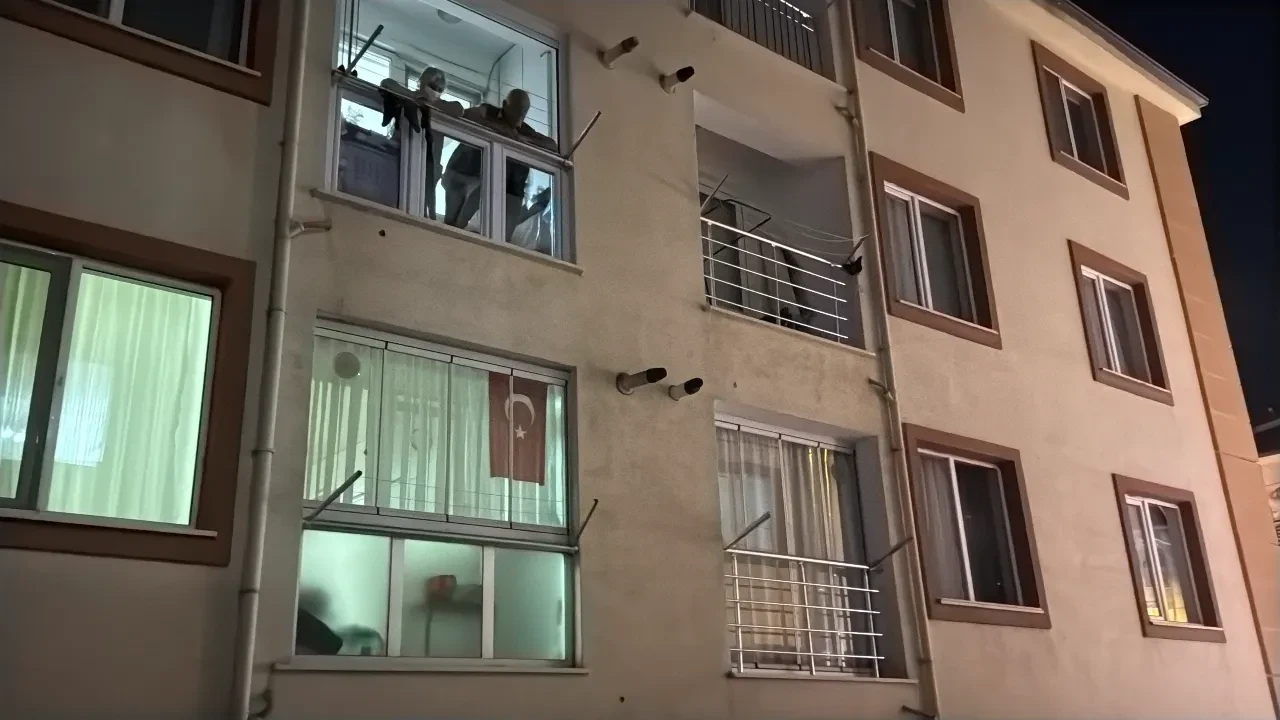 Ağır kokuyu sokağı sardı, acı gerçek ortaya çıktı: Evinde ölü bulundu