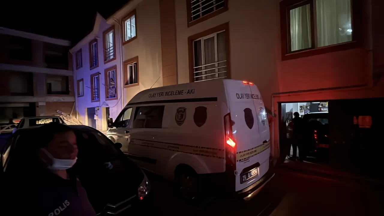 Ağır kokuyu sokağı sardı, acı gerçek ortaya çıktı: Evinde ölü bulundu