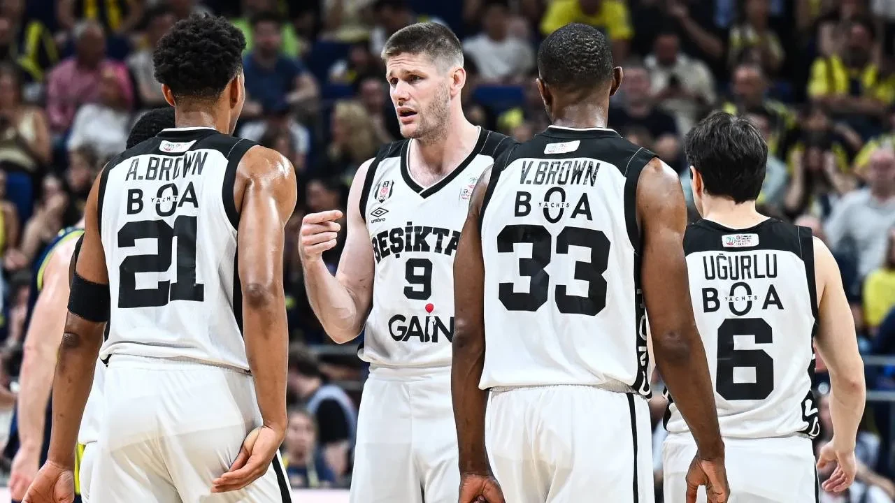 Beşiktaş, 4 oyuncunun transferini duyurdu! İşte siyah-beyazlıların yeni oyuncuları