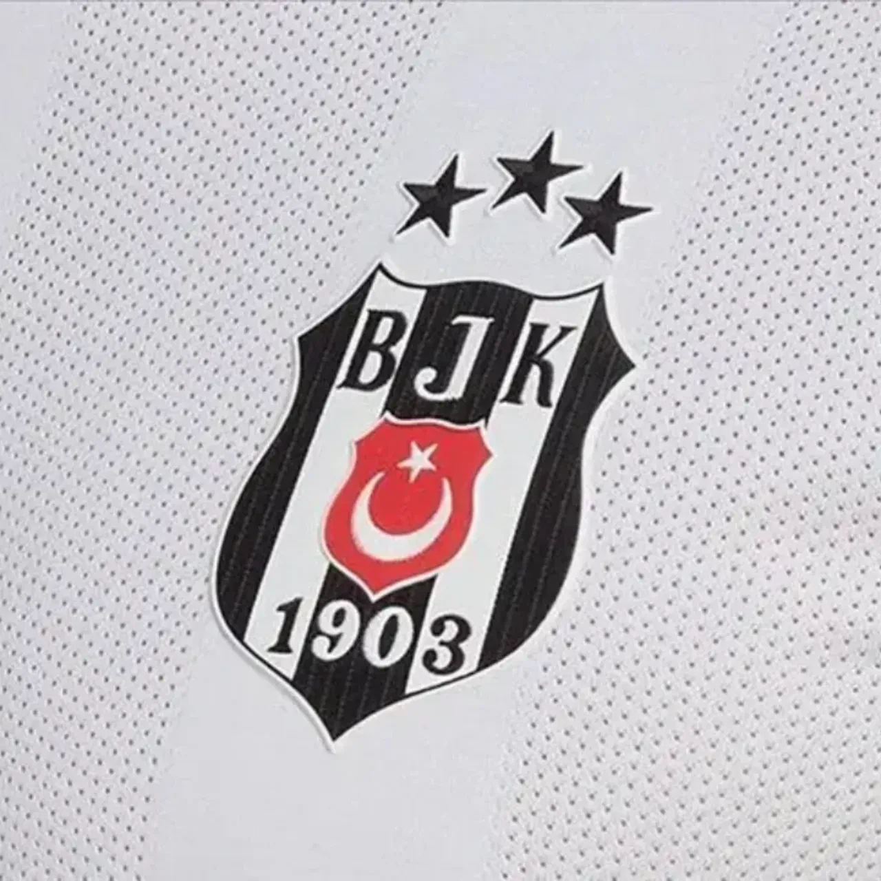 Beşiktaş'ta bir ayrılık daha! Yıldız isim Süper Lig ekibine transfer oldu