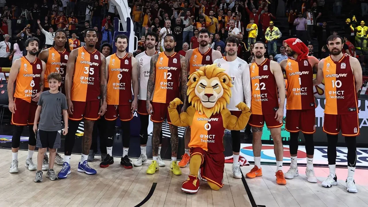 Galatasaray, eski Fenerbahçeliyi kadrosuna kattı! Sarı-kırmızılılar transferi resmen duyurdu