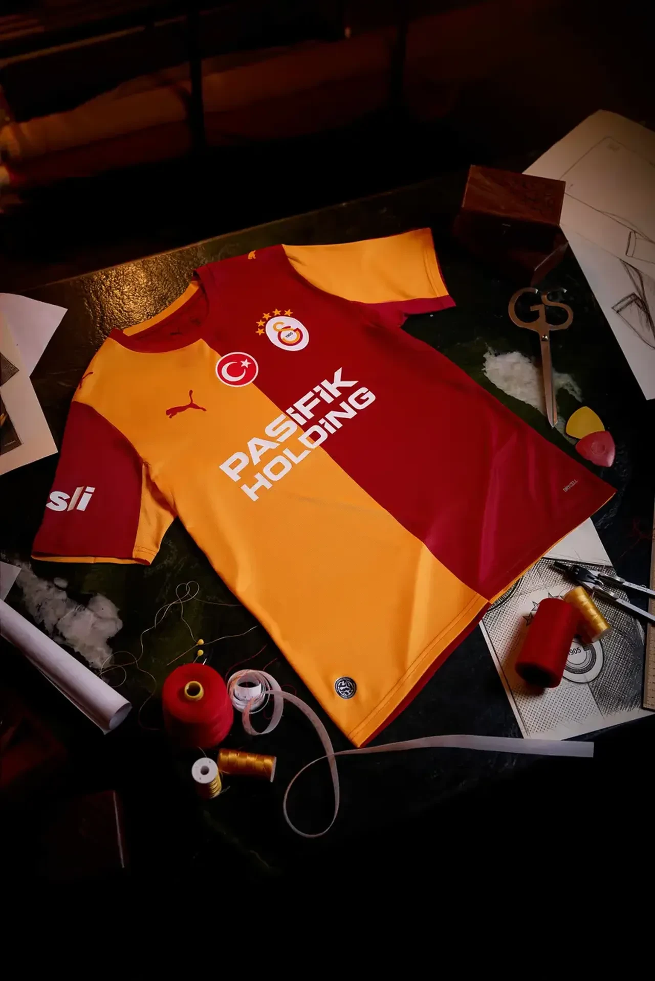 Galatasaray yeni sezon formalarını tanıttı! Fiyatları dudak uçuklattı