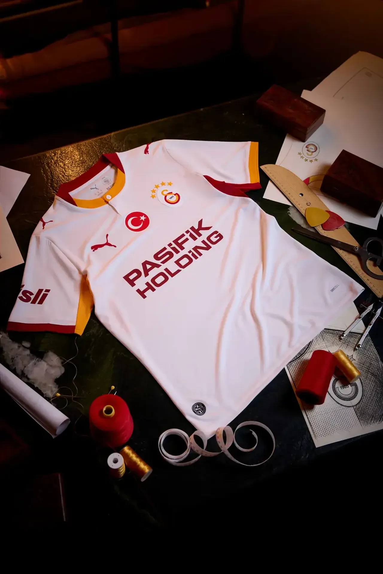 Galatasaray yeni sezon formalarını tanıttı! Fiyatları dudak uçuklattı
