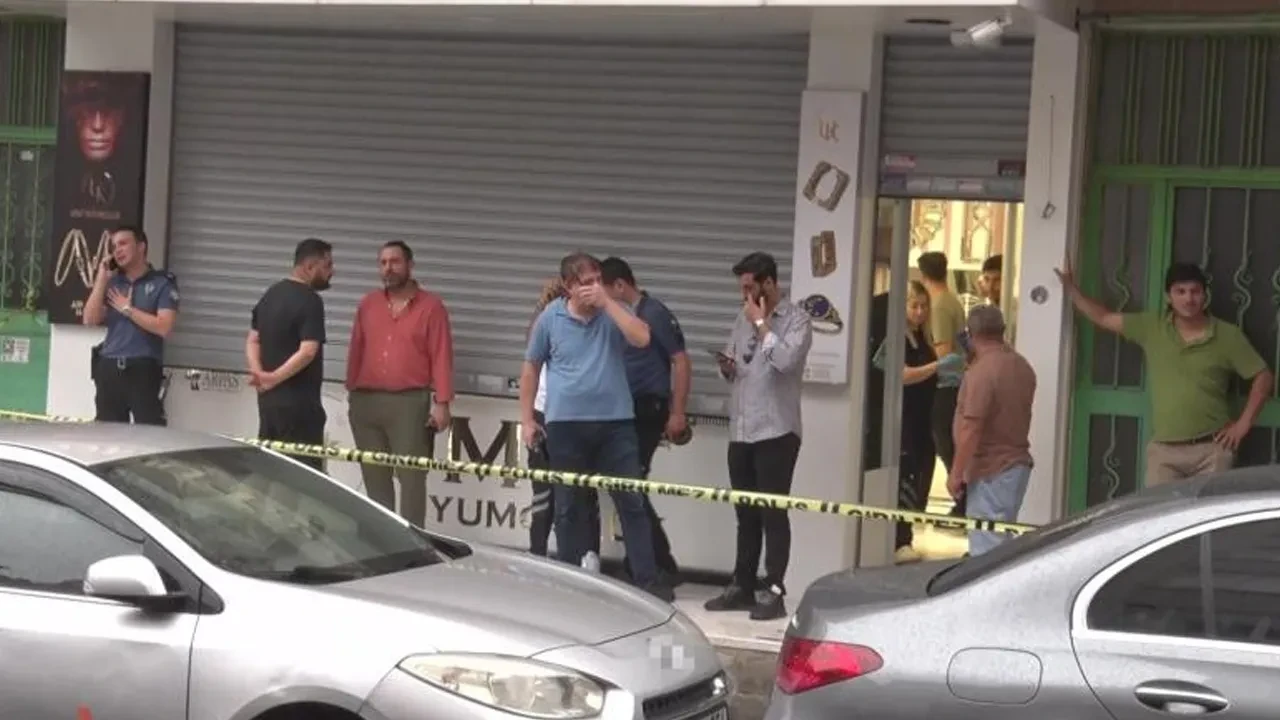 İstanbul'da kuyumcu soygunu! Maskeli 2 kişi motosikletle kayıplara karıştı