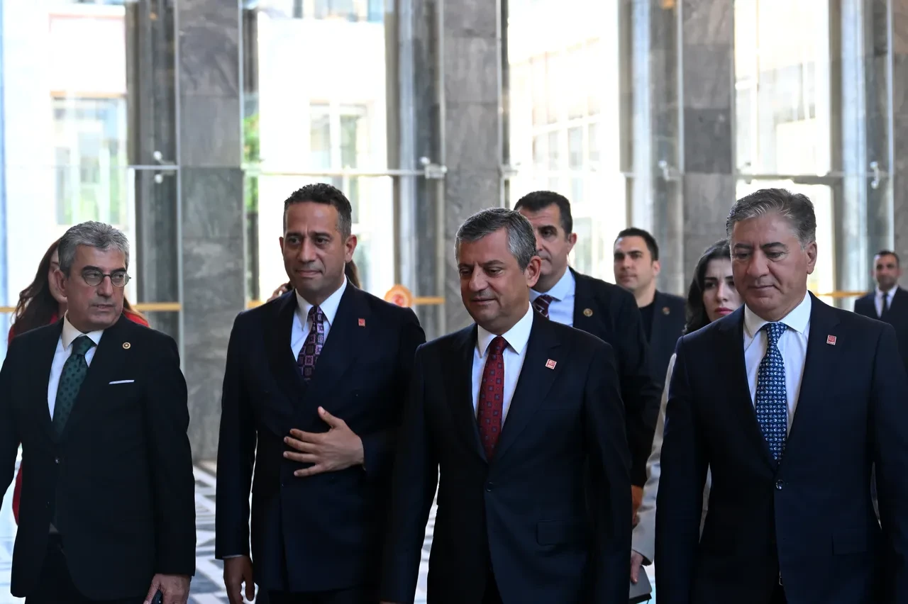Kılıçdaroğlu'ndan Özgür Özel'e yeni parti uyarısı: Sonu Mustafa Sarıgül ve Muharrem İnce gibi olur