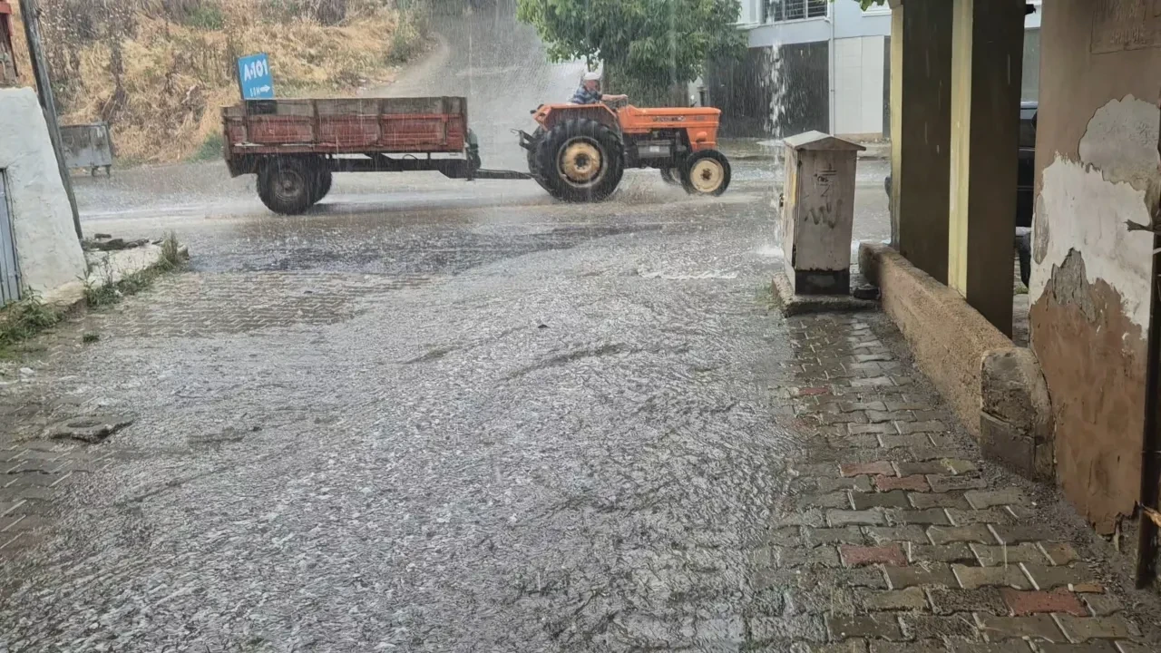 Sağanak biden bastırdı! Tekirdağ'da yollar göle döndü