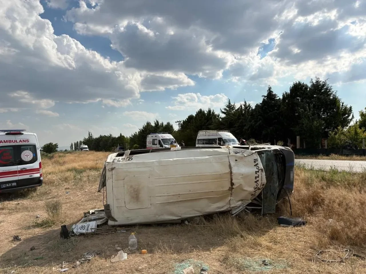 Şanlıurfa ve Konya'da tarım işçilerini taşıyan minibüsler devrildi: 39 yaralı