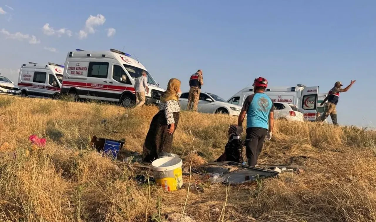 Şanlıurfa ve Konya'da tarım işçilerini taşıyan minibüsler devrildi: 39 yaralı
