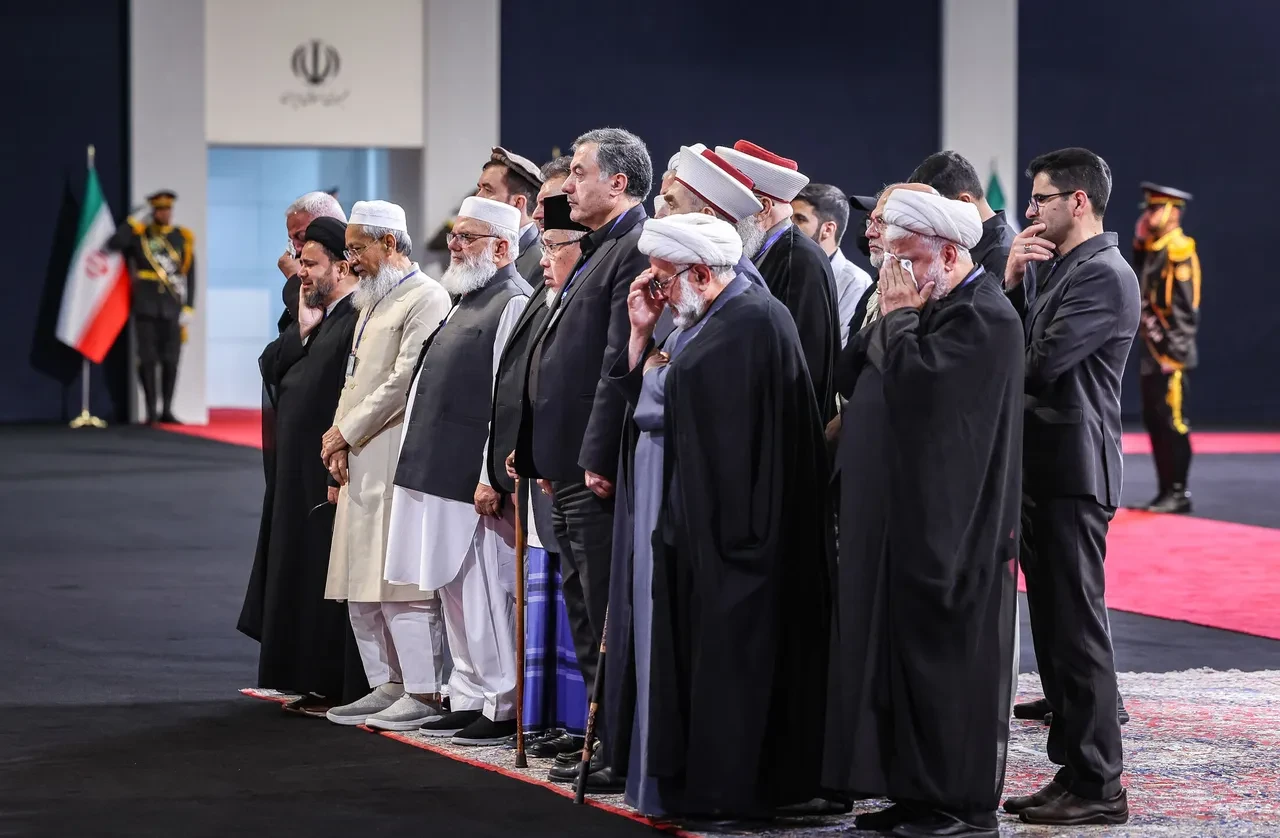 Savaşın ilk gününde öldürülen İran'ın eski dini lideri Ali Hamaney'e ve ailesine veda! Cumhurbaşkanı Yardımcısı Cevdet Yılmaz'dan net mesaj