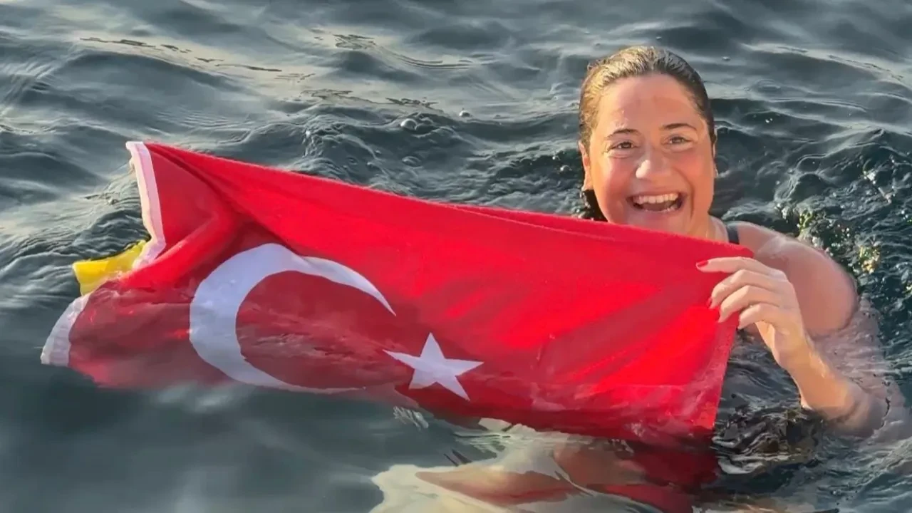 Ultra maraton yüzücüsü Aysu Türkoğlu tarihe geçti! Tsugaru Kanalı'nı 13 saat 44 dakikada geçti
