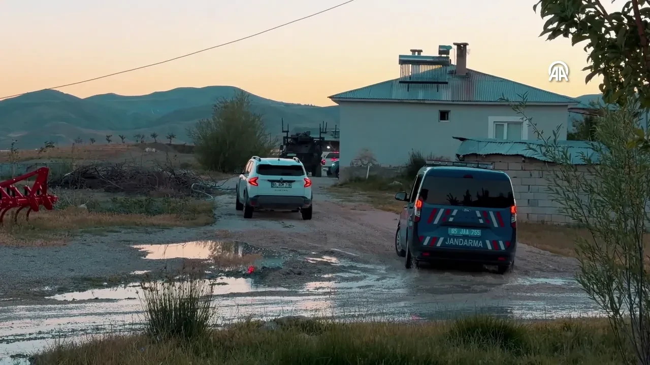Van'da çobanları silahla tehdit edip 800 küçükbaş hayvanı gaspettiler