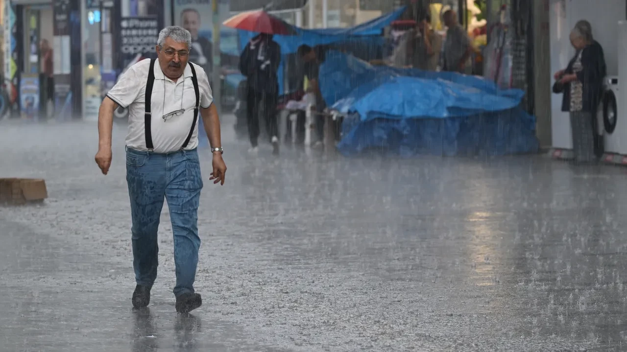 5 Temmuz 2026 hava durumu | Meteoroloji sarı kodlu uyarı yaptı: 51 ilde sağanak yağmur etkili olacak