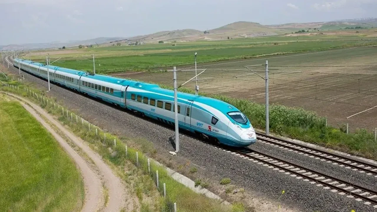 Bakan Uraloğlu'ndan 16 ile hızlı tren müjdesi: 48 saatte tüm Türkiye gezilecek