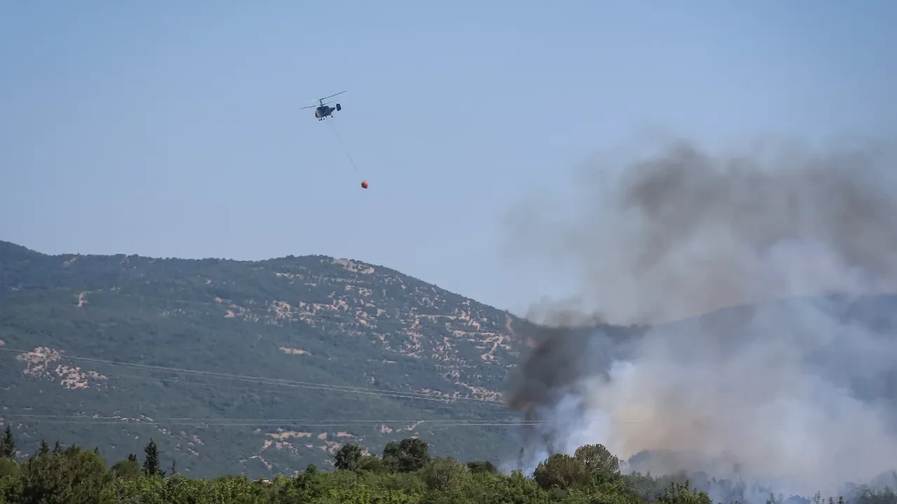 Balıkesir'de orman yangını! Alevlerle mücadele sürüyor