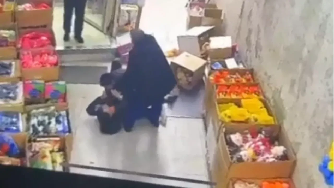 Esnafın müşteri kapma kavgası kamerada! 