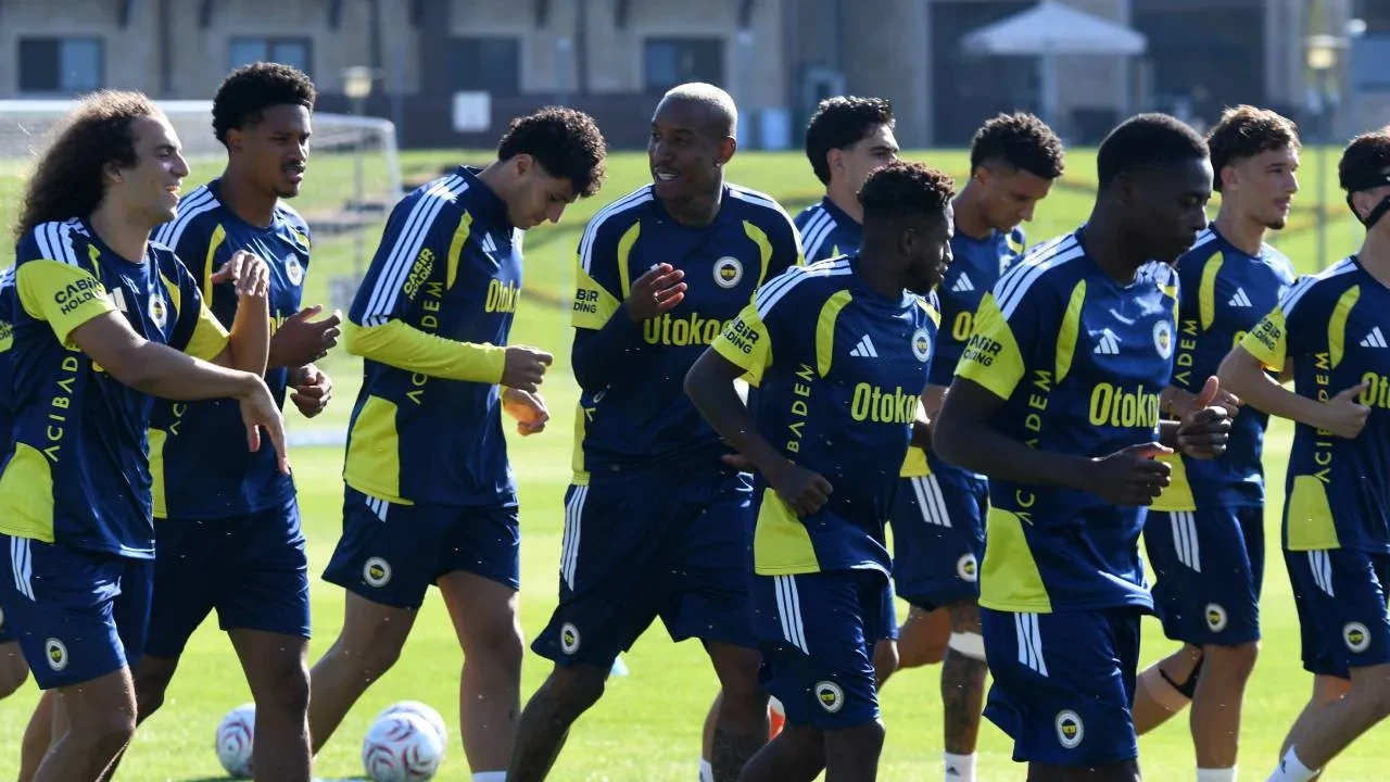 Fenerbahçe'den Galatasaray'a transfer çalımı! Genç yıldız sarı-lacivertlilere imza attı