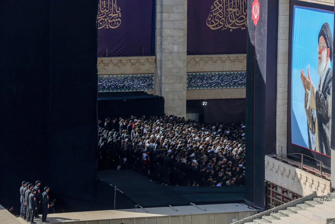 İran'ın eski dini lideri Hamaney için cenaze namazı: Oğulları da katıldı