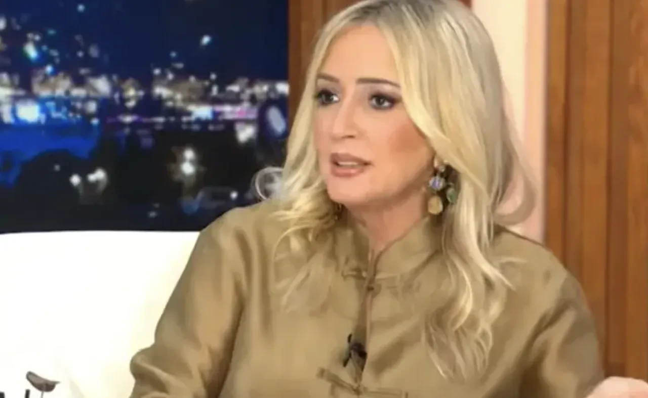 Saba Tümer'in acı günü! Babasının cenazesinde ayakta durmakta güçlük çekti
