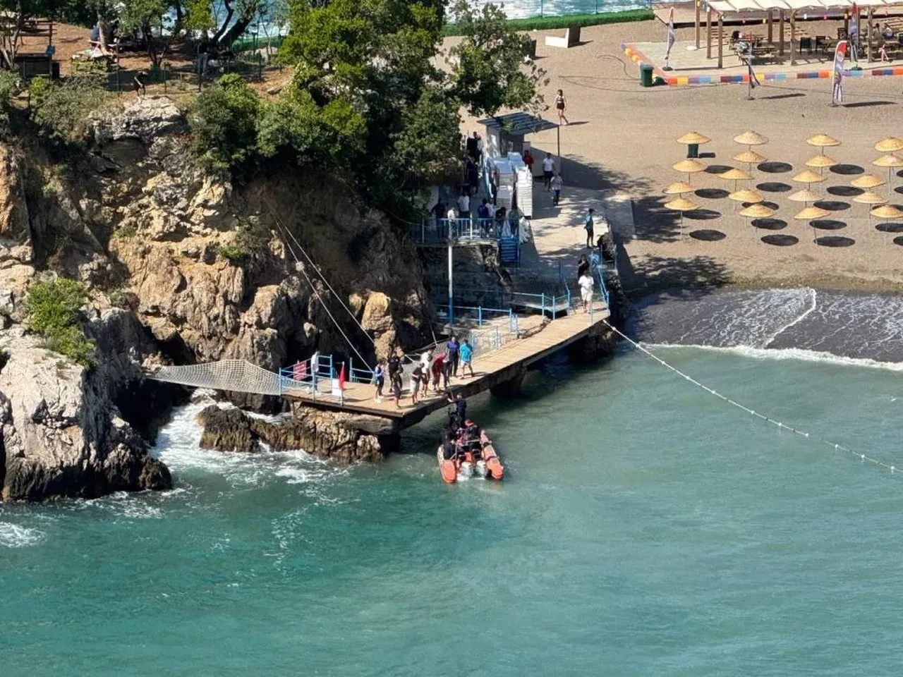 Zonguldak'ta denize girme yasağına uymayan 1 kişi kayboldu, 2 kişi boğulma tehlikesi geçirdi