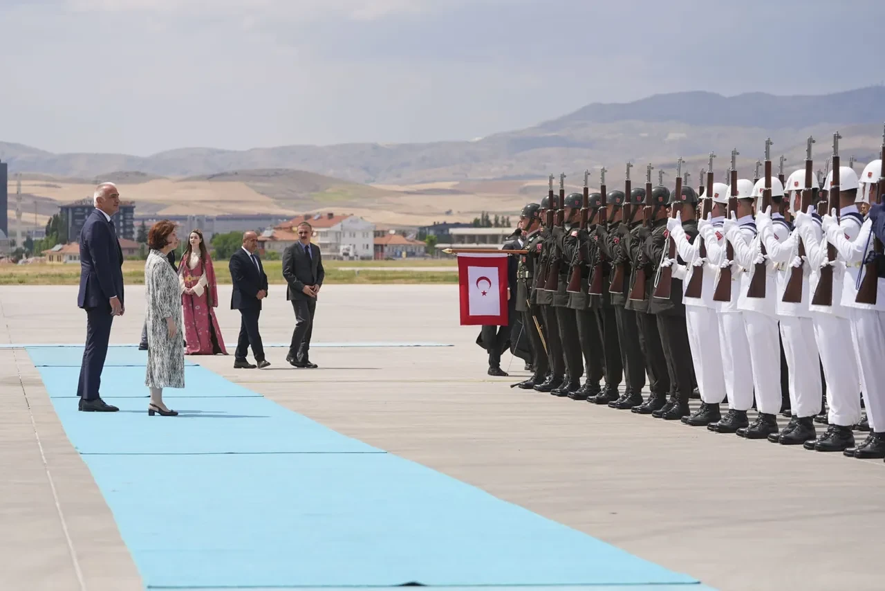 Bakan Ersoy'dan NATO Zirvesi'nde yoğun diplomasi trafiği