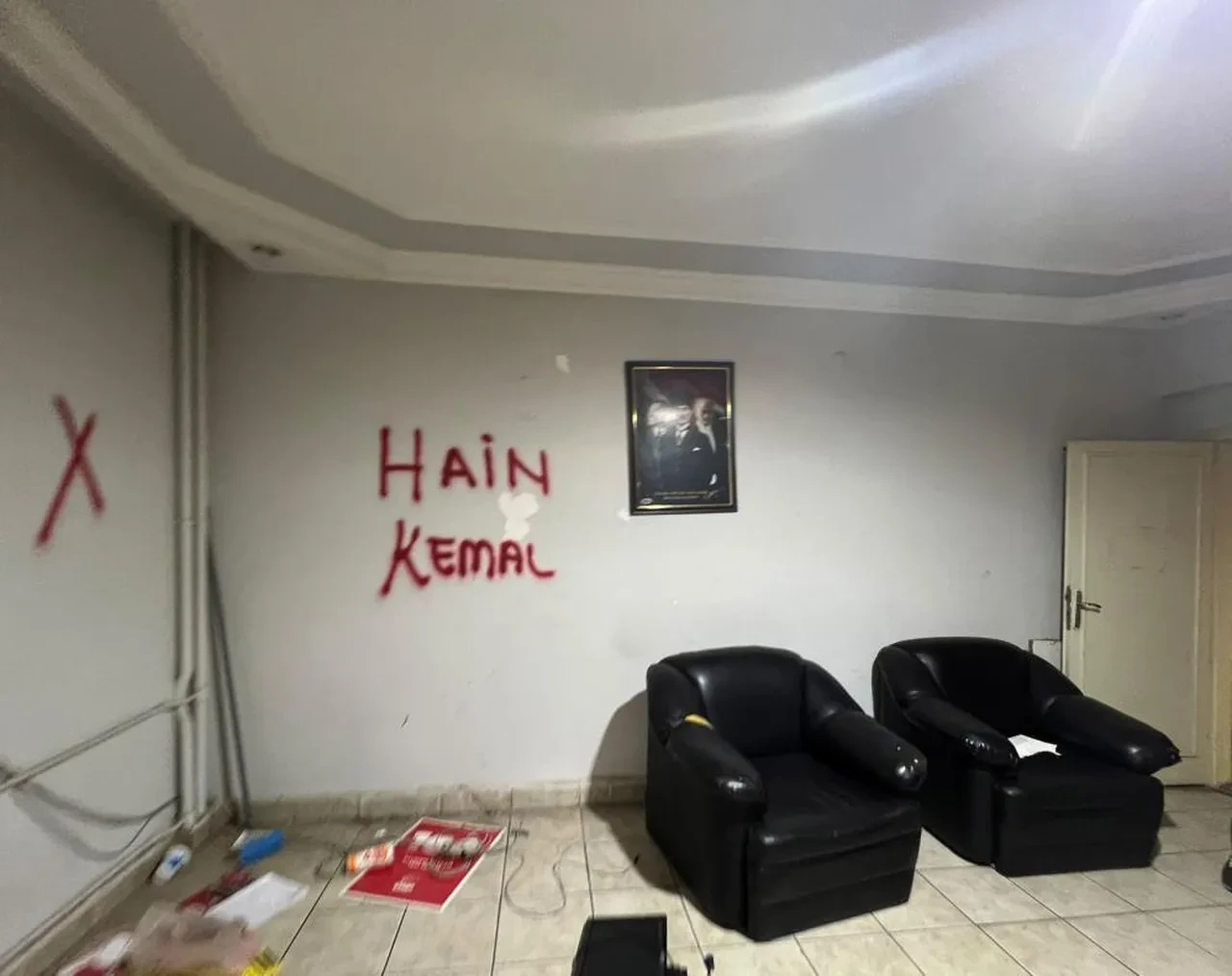 CHP Batman'da çirkin manzara: Göreve başlayan Özkanat enkazla karşılaştı