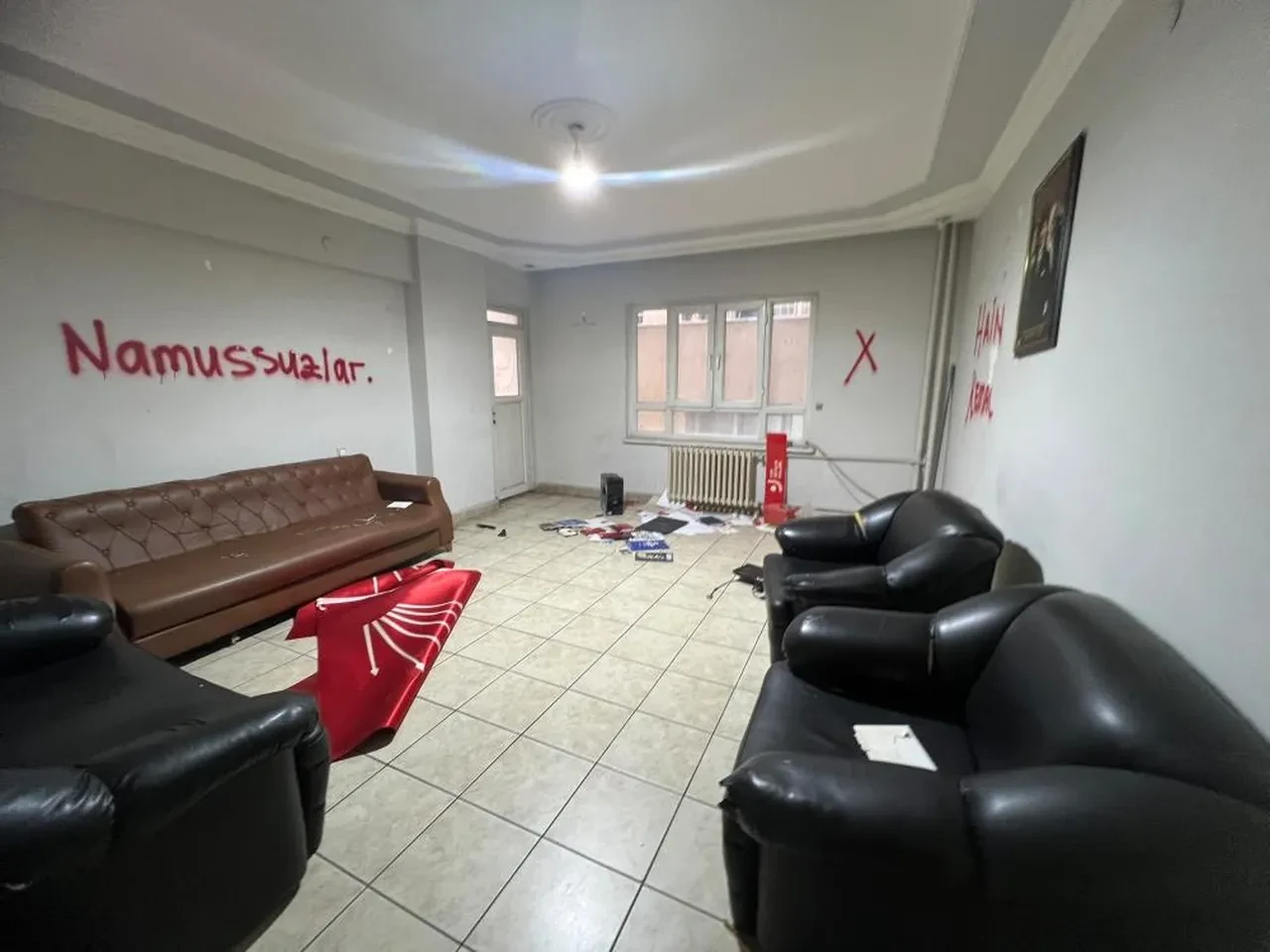 CHP Batman'da çirkin manzara: Göreve başlayan Özkanat enkazla karşılaştı