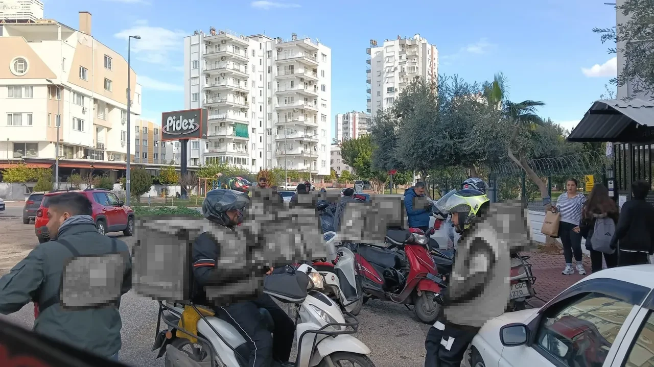 Dijital şantaj çetesinden yeni yöntem: Kapısına gelenleri görünce şoke oldu