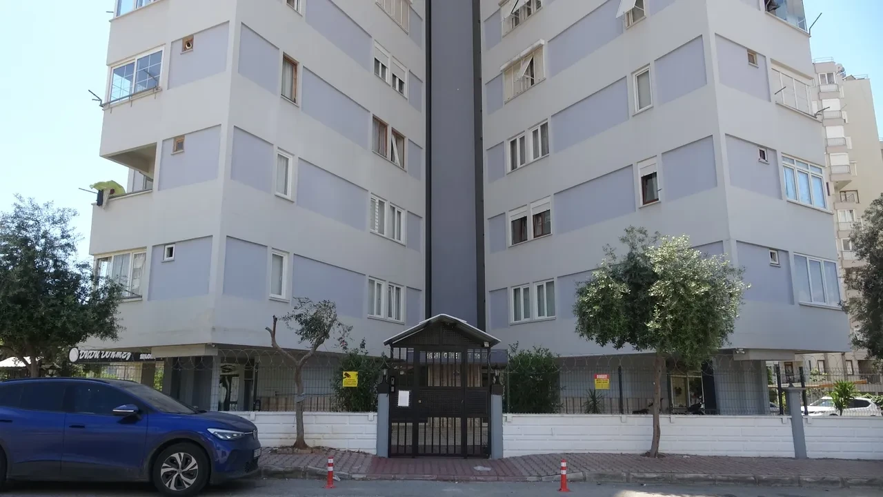 Dijital şantaj çetesinden yeni yöntem: Kapısına gelenleri görünce şoke oldu