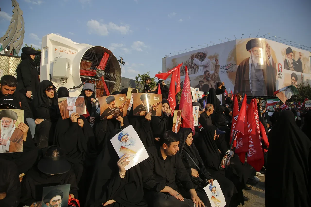 İran'ın eski dini lideri Ali Hamaney'e veda töreni: Ağıtlar ve intikam yeminleri