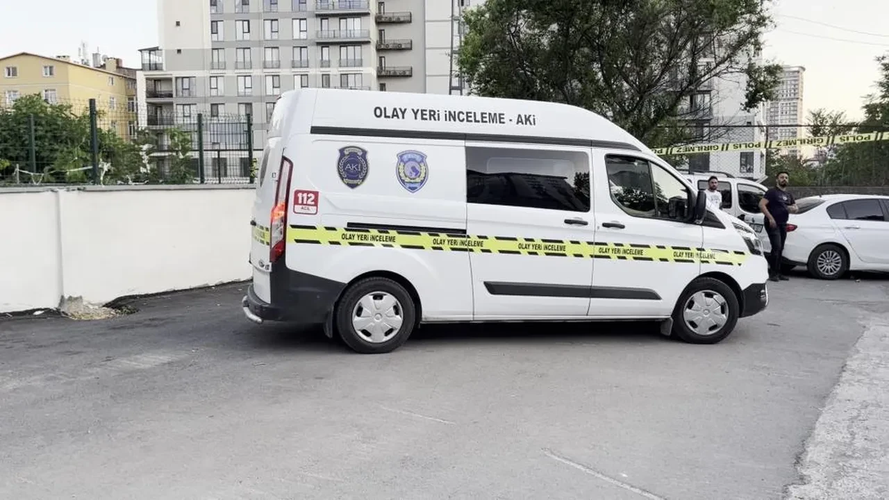 Kartal'da esrarengiz ölüm: Terk edilmiş evde kadın cesedi çıktı