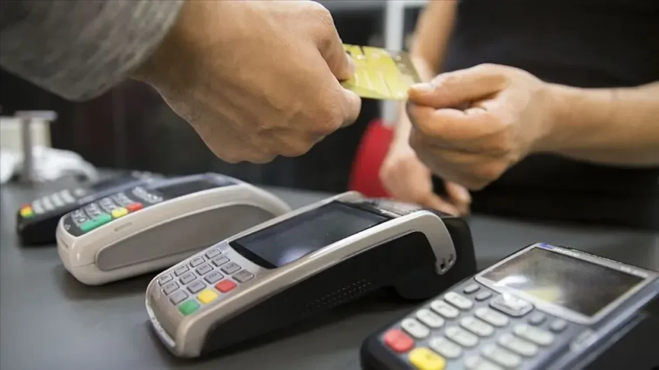 Kredi kartı aidatları zamlandı: Bankaların oyununa karşı müşteriler uyarıldı