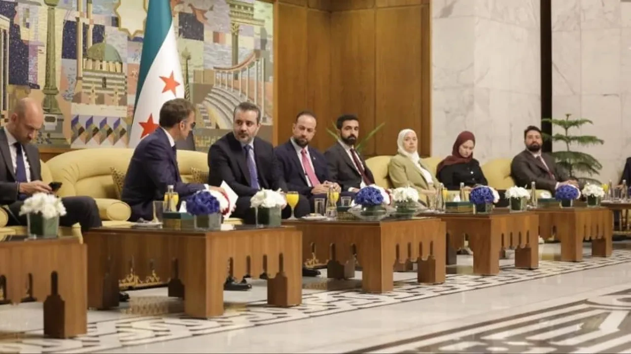 Fransa Cumhurbaşkanı Macron Suriye'de: Esad sonrası bir ilk