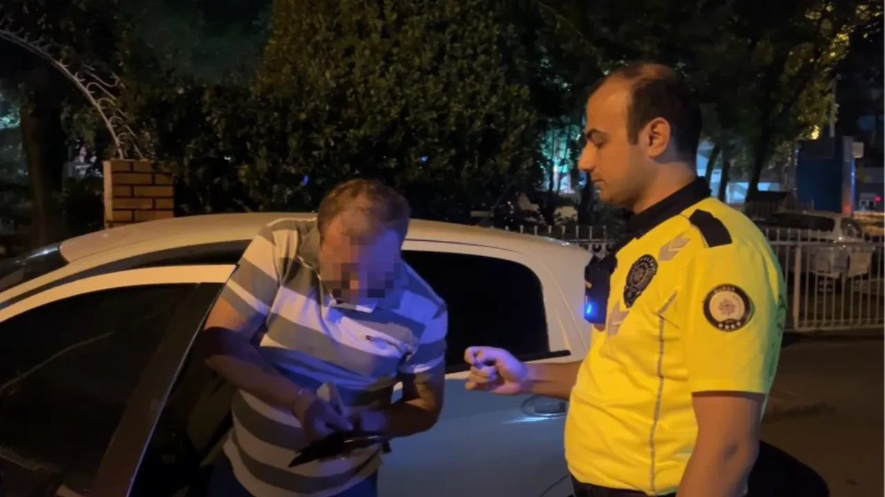 Polis denetimini görünce aracını kenara çekti, 