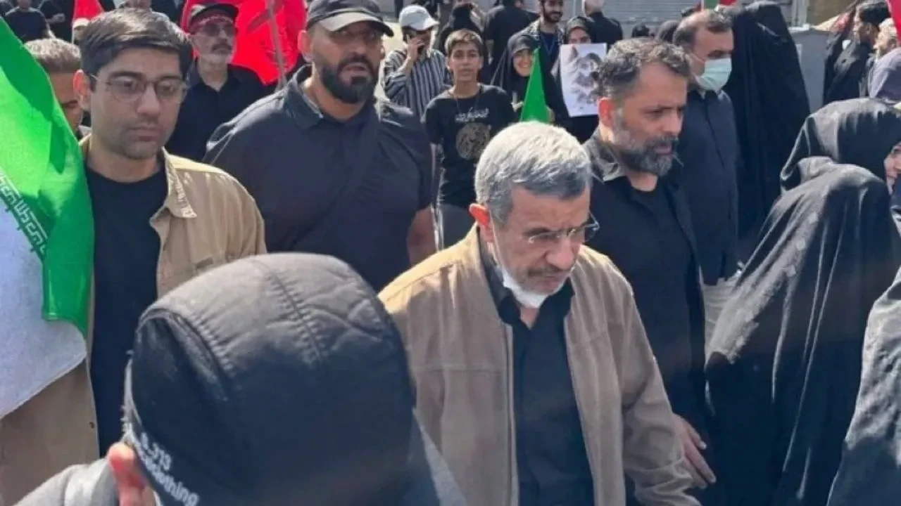 Skandal iddiaların ardından ilk kez ortaya çıktı: İran'ın eski Cumhurbaşkanı Ahmedinejad Hamaney'in cenazesinde