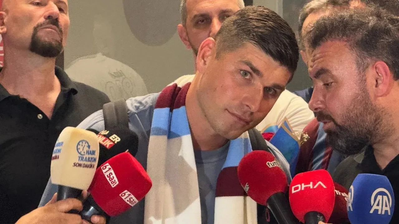 Trabzonspor'un yeni transferleri kente geldi! Malinovskyi ve Saviola'dan ilk açıklamalar