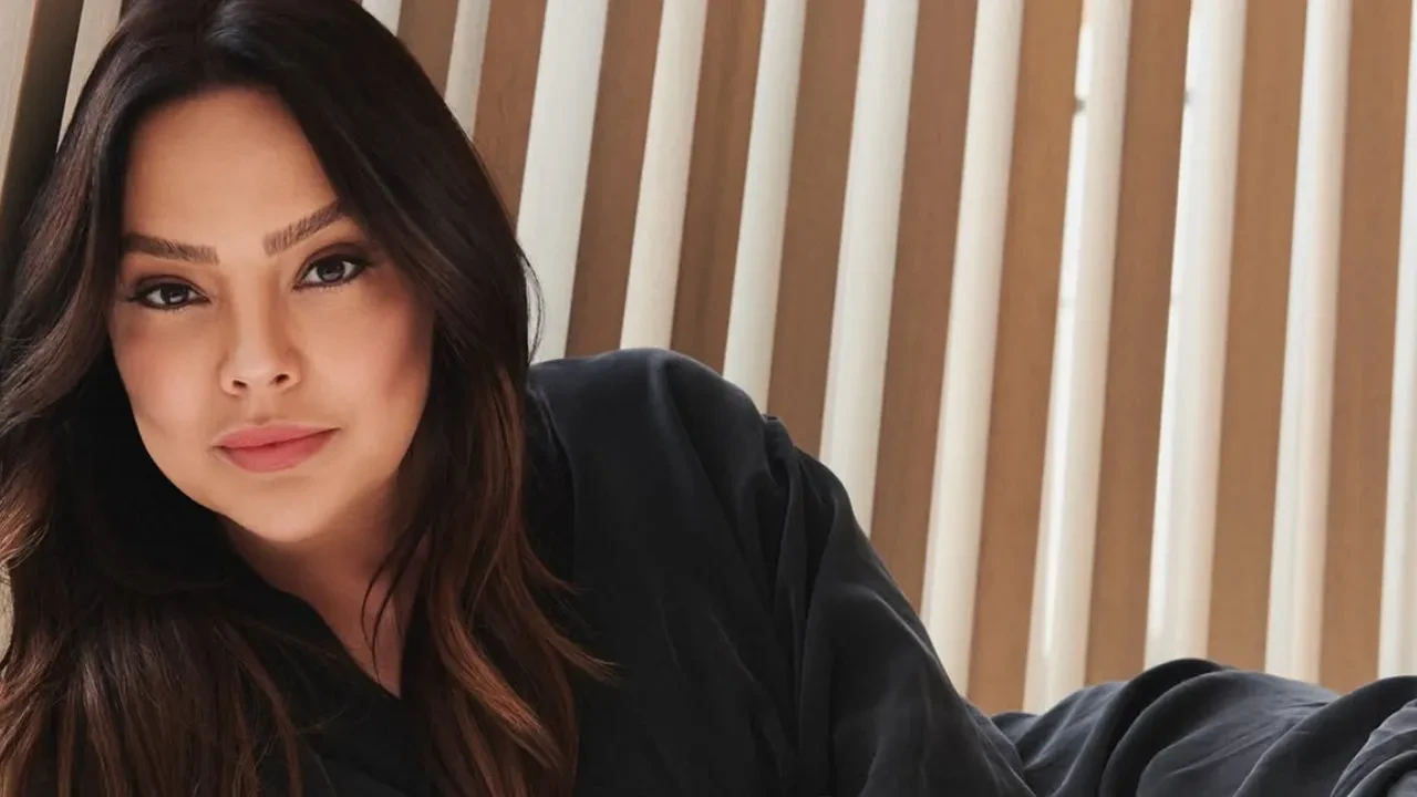 Yüz gerdirme sonrası Ebru Gündeş'in son hali görenleri şaşırttı! Sosyal medyada yorum yağdı