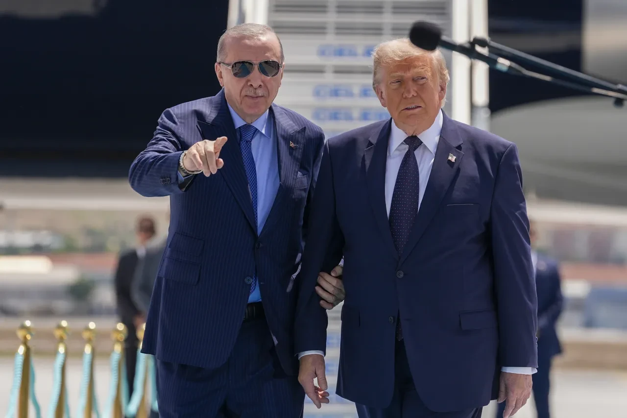 ABD Başkanı Donald Trump, Ankara'da! Cumhurbaşkanı Erdoğan resmi törenle karşıladı: İşte ilk kareler